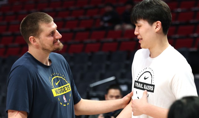 开云体育-拓媒：解说动不动就说杨瀚森是小约基奇 这样做对杨没一点好处