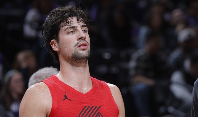 kaiyun登录入口-把锅背好！阿夫迪亚19中7&amp;三分12投仅2中 还有7失误！