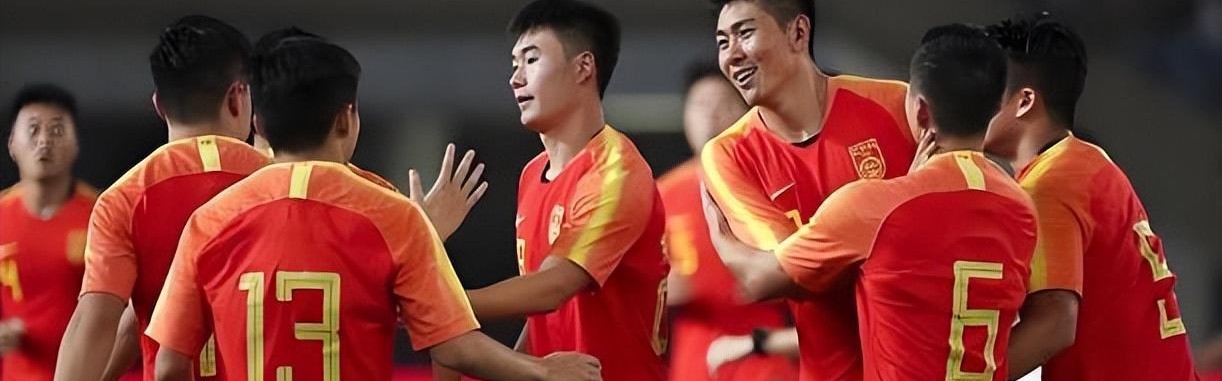 邵佳一刚带国足踢了一场热身赛，这两位锋霸就爆发，携手进两球