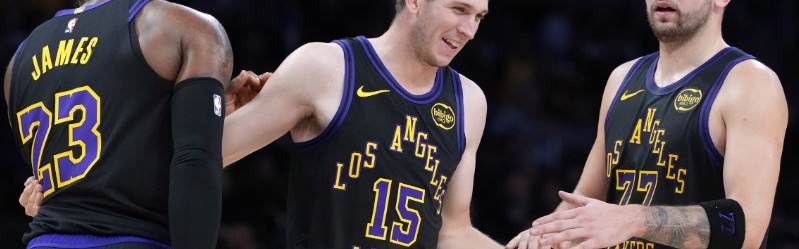 开云体育-10胜2负！里夫斯要签2.4亿美金顶薪，老詹该和湖人说再见了