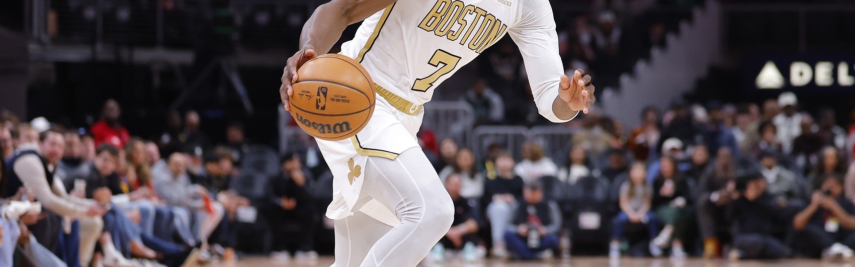 开云体育app-稳定全面！杰伦·布朗22中11拿下30分10板5助3断