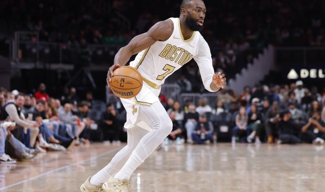 开云体育app-稳定全面！杰伦·布朗22中11拿下30分10板5助3断