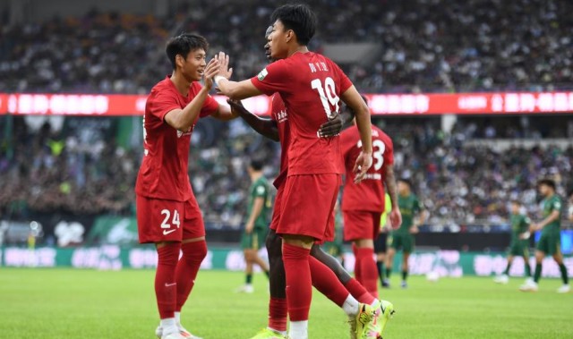 中超-王钰栋失单刀杜月徵制胜球 铜梁龙1-0十人浙江