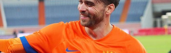 SPORTS-大连英博留队中锋仅用一场热身赛，就用进球征服球迷，值得期待